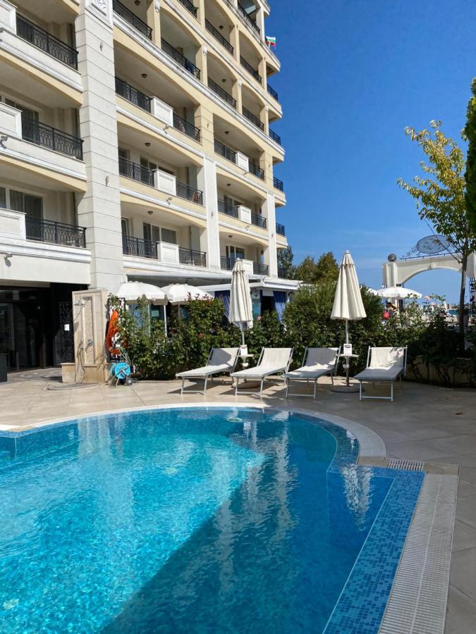 Private Apartments By The Sea With A Large Terrace In Apart Hotel! ポモリエ エクステリア 写真