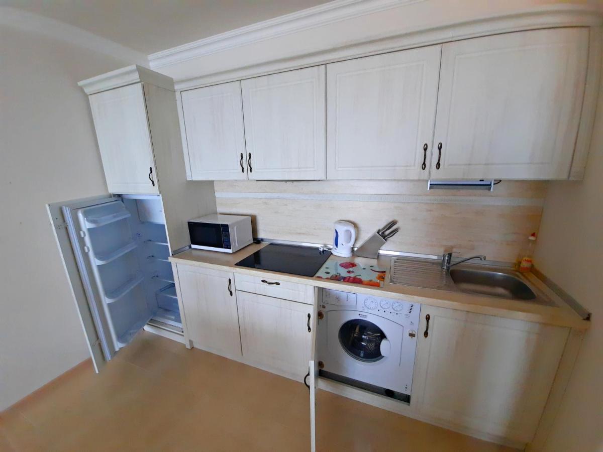 Private Apartments By The Sea With A Large Terrace In Apart Hotel! ポモリエ エクステリア 写真